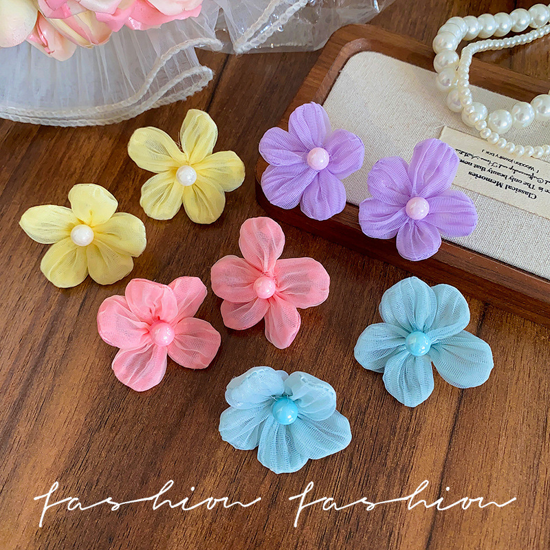The sweet and ethereal purple flower stud earrings, a female Internet celebrity, exude a high-end and fresh vibe. These earrings are versatile and unique Specification drawing