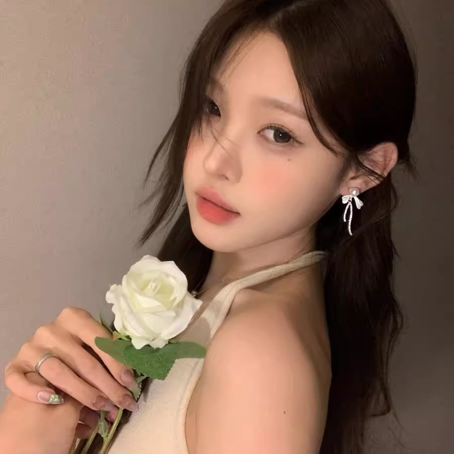 Bow pearl long tassel earrings for women, a light luxury and high-end style, fashionable stud earrings, versatile and elegant earrings Application Scenario