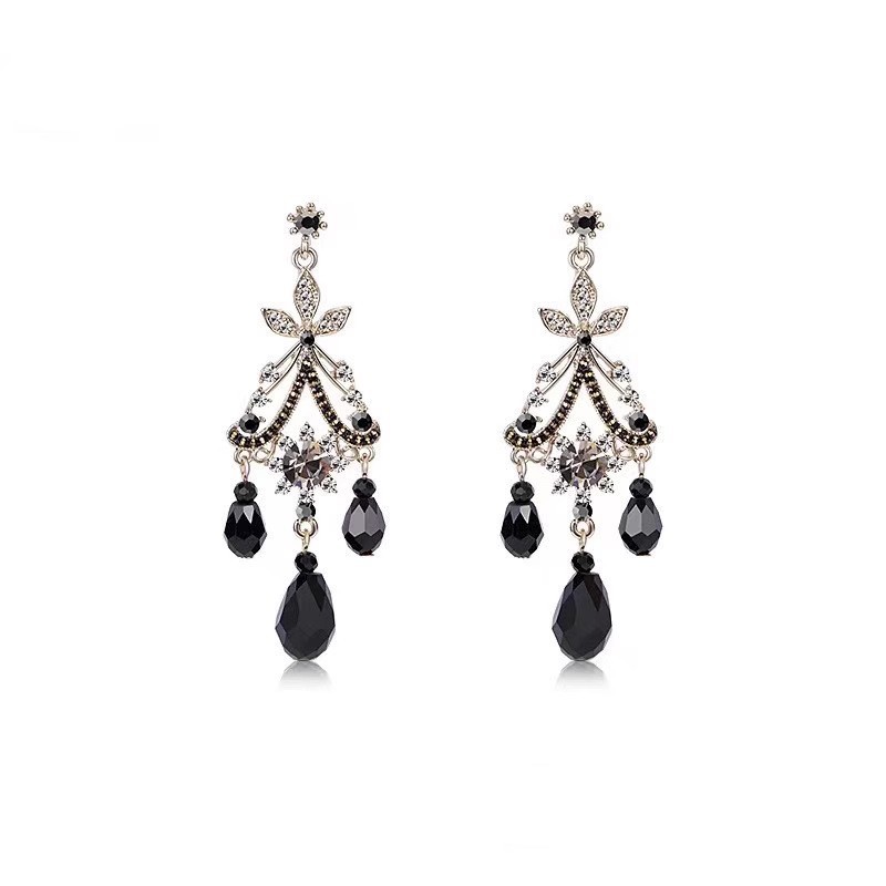 Retro court-style black crystal tassel earrings, with a light luxury, unique and niche design, are simple, exquisite and high-end earrings Item Picture