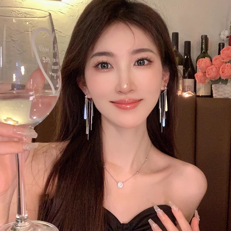 S925 Silver needle micro-inlay zircon tassel earrings, high-end, light luxury, niche ear studs, elegant earrings and earrings for women wholesale Application Scenario