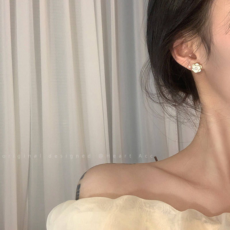 Camellia pearl set earrings, women's ins-style niche design, elegant earrings wholesale, Internet celebrity bow stud earrings details Picture
