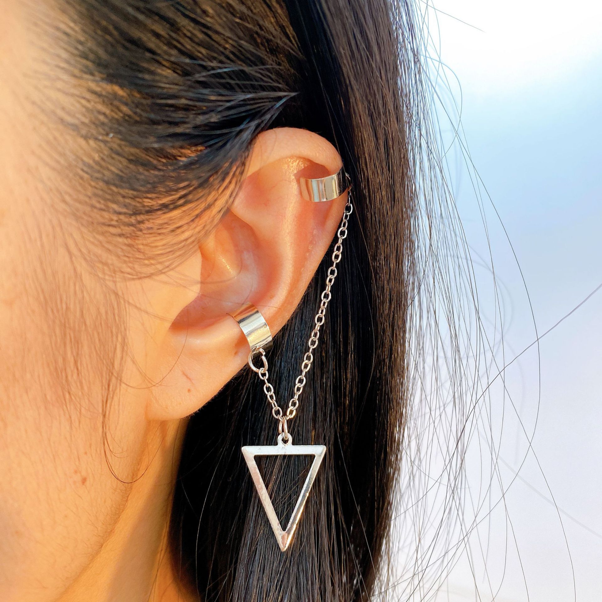 New European and American cross-border punk personality earrings, new ear bone clips, no ear holes, high-end triangular chain ear clips wholesale full figure