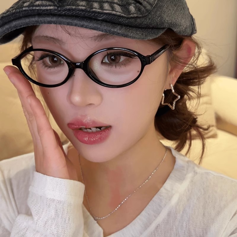 Silver hollowed-out five-pointed star large ear rings 2025 new unique design earrings that show off your face, small and versatile stud earrings details Picture