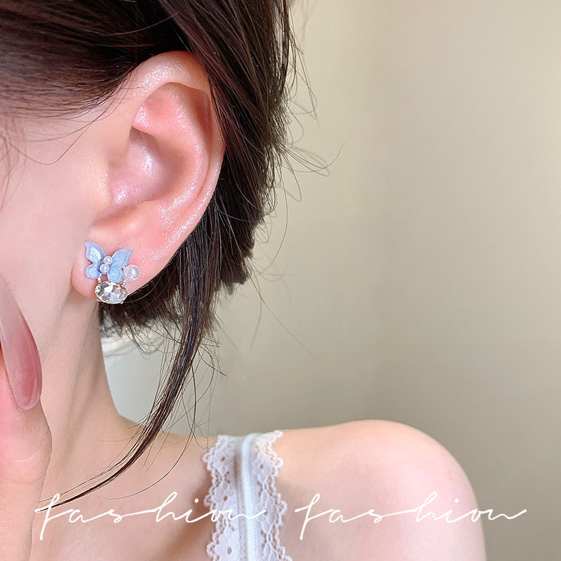 Blue butterfly pearl stud earrings are a light luxury, niche, high-end, exquisite, fashionable and elegant earring accessory for women, a fresh and delicate look Specification drawing