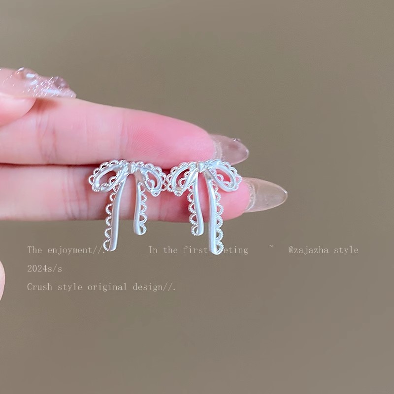 Ballet-style bow stud earrings for women, matte silver hollowed-out and niche design ribbon earrings, exquisite and sweet earrings Application Scenario