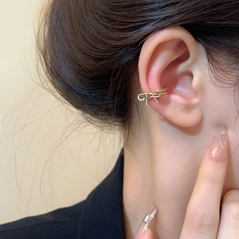 Korean-style small hollowed-out bow ear bone clips, ins trendy, simple and creative, no-ear piercing earrings, feminine earrings full figure