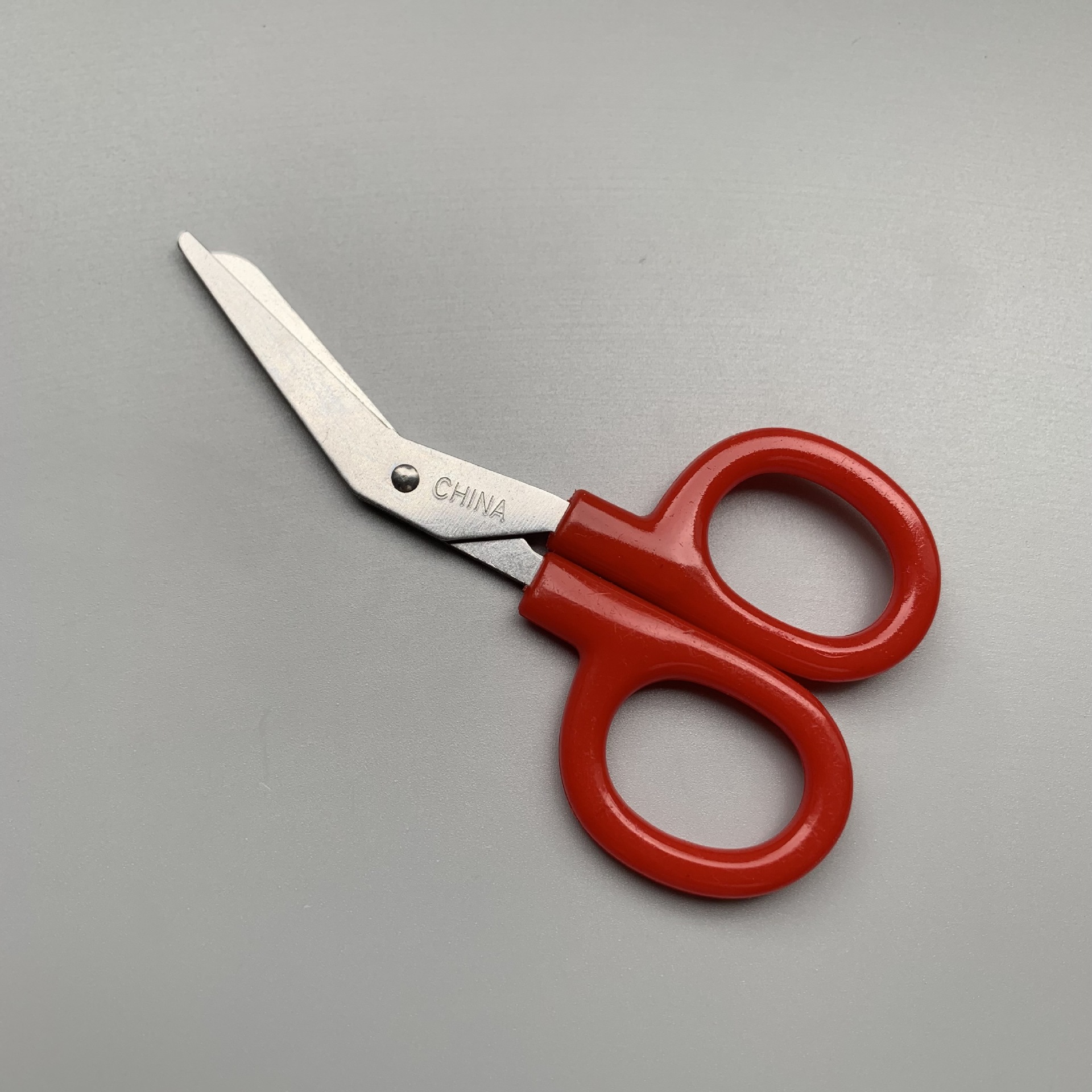 Bandage scissors, gauze scissors, thread ends scissors, needle and thread scissors, student scissors, electrician scissors, garden scissors Specification drawing