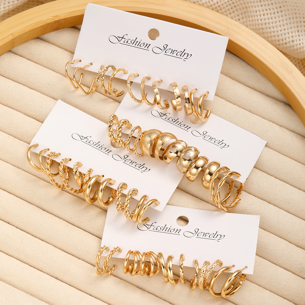 A 24-piece set of cross-border best-selling European and American style golden three-tube wavy twist earrings with a feminine, light luxury and high-end feel Specification drawing