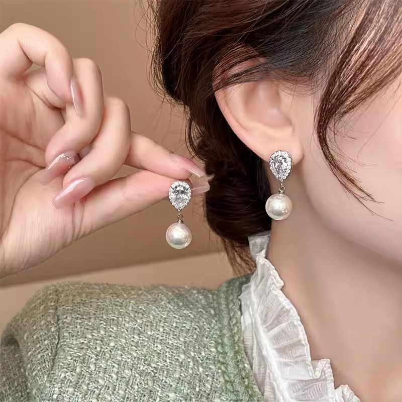 French romantic water drop diamond earrings, unique and high-end retro earrings, elegant and light luxury accessories from Yiwu details Picture
