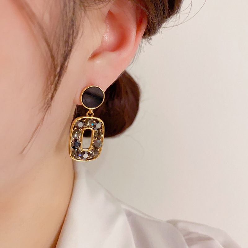 S925 Silver needle retro Hong Kong-style square diamond-encrusted earrings, feminine and fashionable geometric design earrings, wholesale details Picture