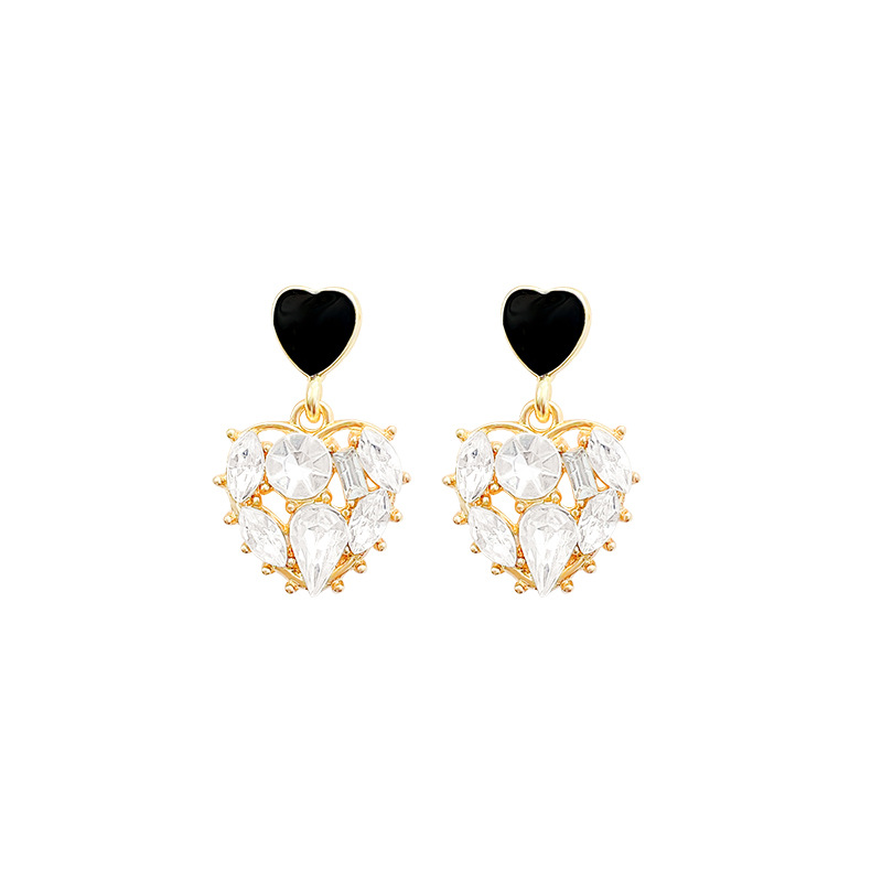 925 Silver Needle Exquisite heart-shaped Earrings, light luxury earrings, elegant earrings, high-end stud earrings, fashionable and exquisite slimming earrings Item Picture