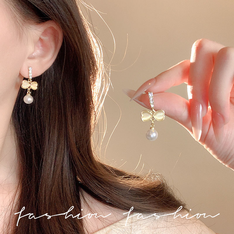 French light luxury style bow pearl stud earrings, ins style niche design, high-end feel, retro cat's eye stone earrings details Picture