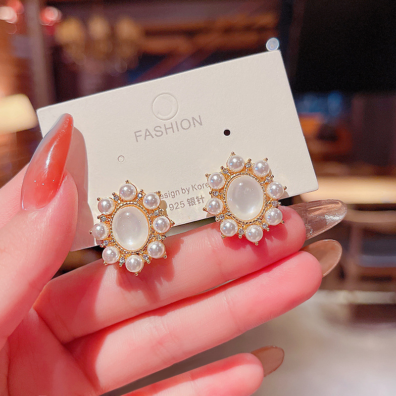 S925 Silver Needle New Round cat's eye pearl earrings for women, Korean style design, elegant and simple stud earrings full figure