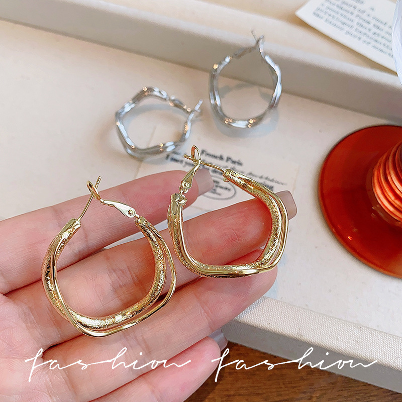 ins Cold Wave Wave Ring Earrings 2025 New bestseller, high-end, unique and niche ear ring exaggerated earrings full figure
