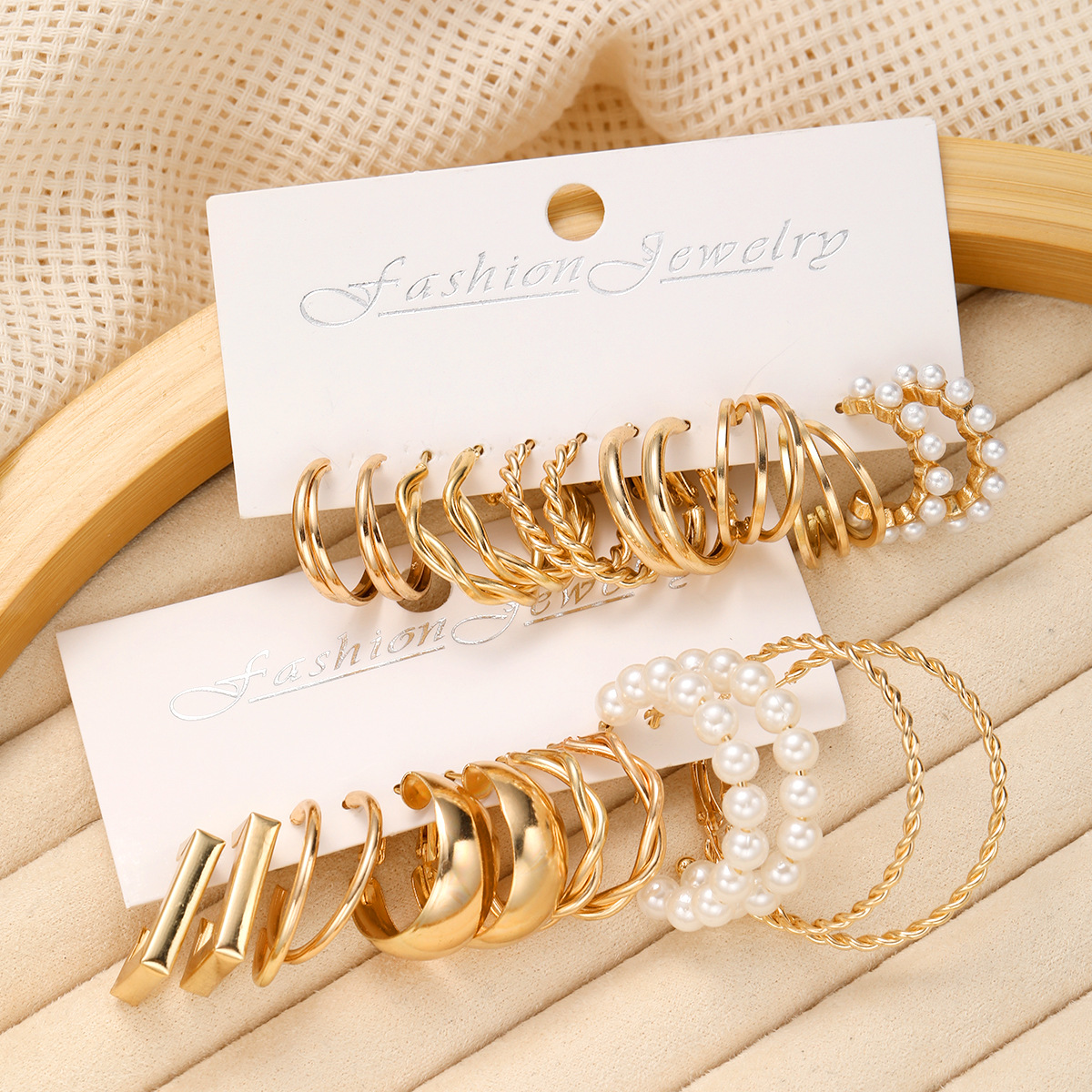 New cross-border personalized C-shaped geometric imitation pearl alloy earrings 12-piece set, ins ear rings, gold C-shaped earrings Application Scenario