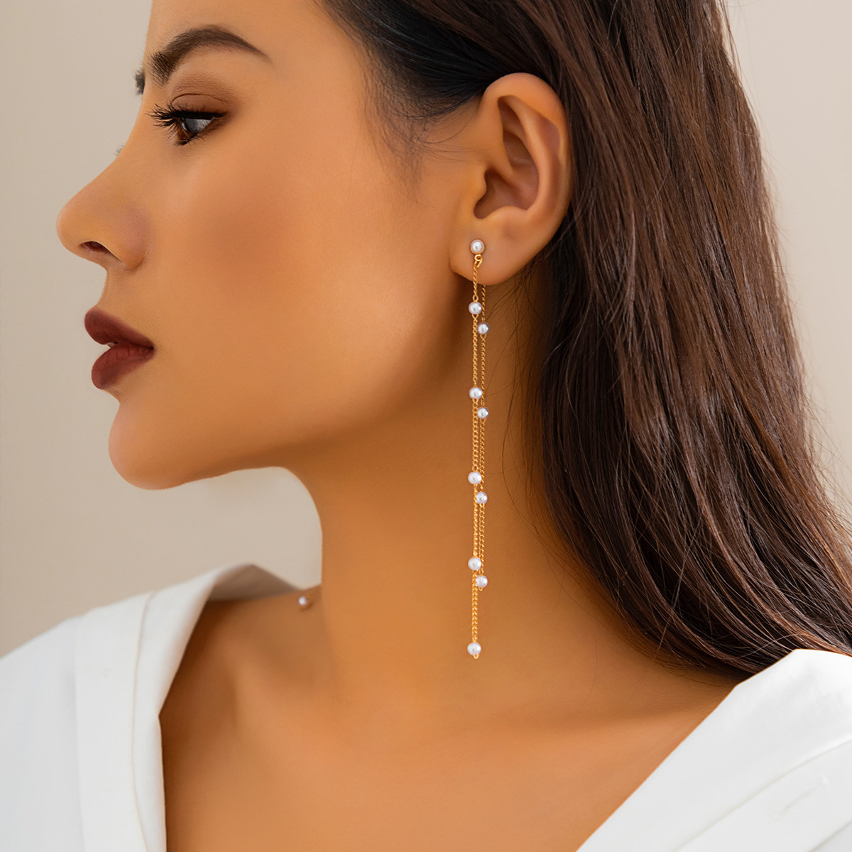 European and American cross-border jewelry, long tassel earrings, mostly worn earrings, niche design sense ear studs, imitation pearl retro earrings details Picture