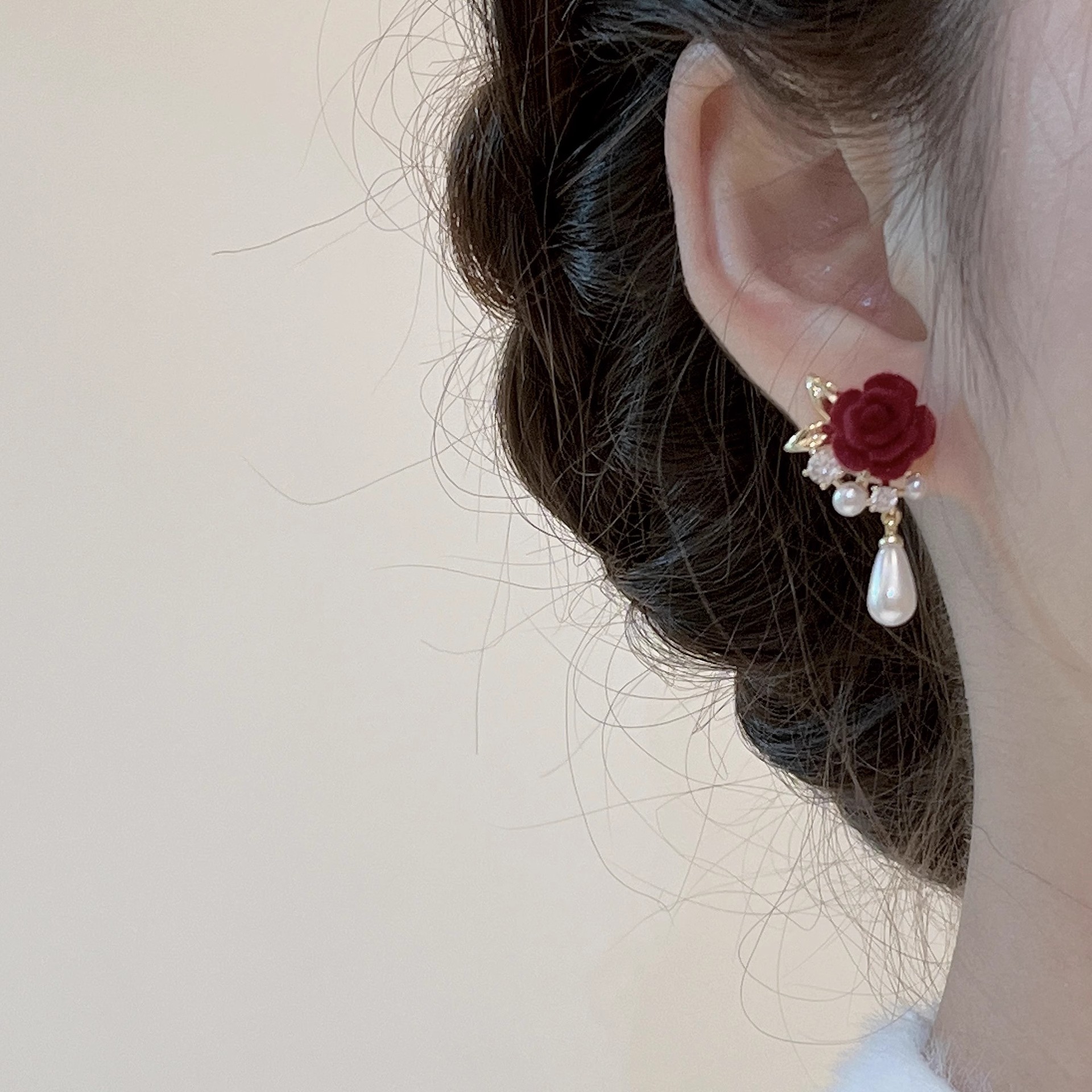 925 Silver Needle Rose French Retro velvet Flower Pearl Earrings, women's light luxury high-end, ethereal and exquisite earrings Specification drawing