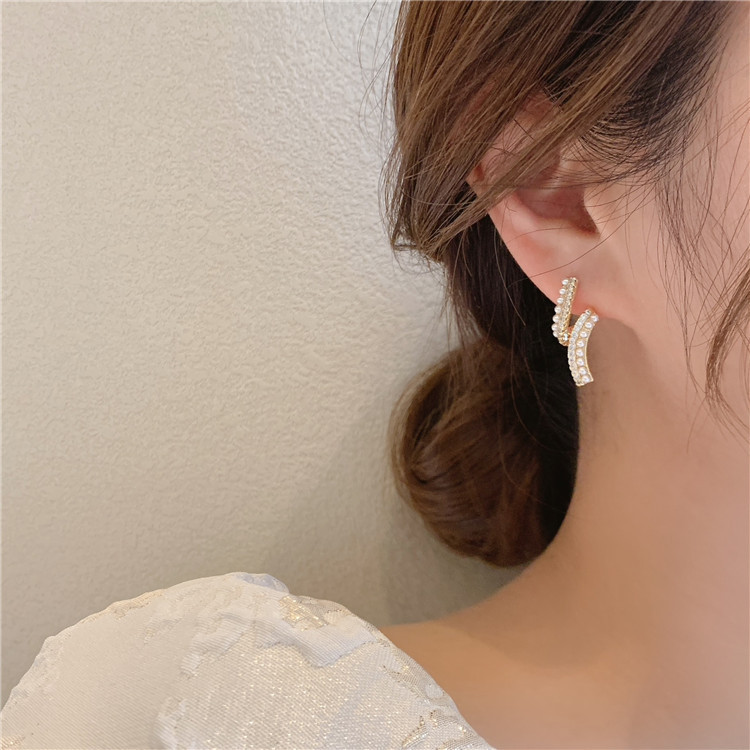 S925 Silver needle, Dongdaemun, South Korea, simple diamond-encrusted pearl unique design stud earrings, versatile, cold style earrings for trendy girls details Picture