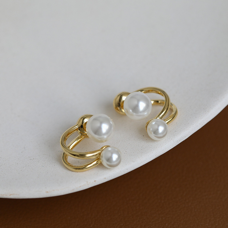 S925 Silver needle Korean light luxury pearl geometric New trendy French Style One pair of ear stud earrings for women Application Scenario