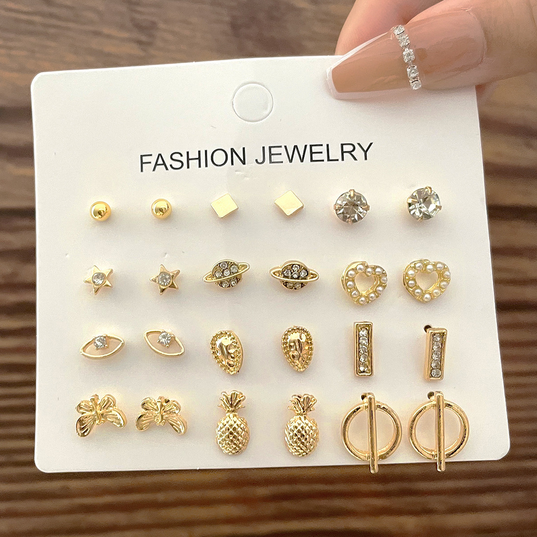A 12-piece set of creative and simple pineapple teardrop stud earrings in an ins style with diamond hearts, starry sky eyes and geometric stud earrings full figure