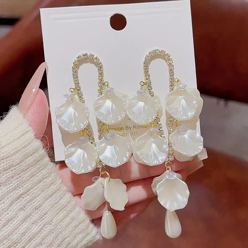 Silver needle pearl flower long tassel earrings, light luxury and fashionable design sense, exaggerated and grand, high-end earrings details Picture