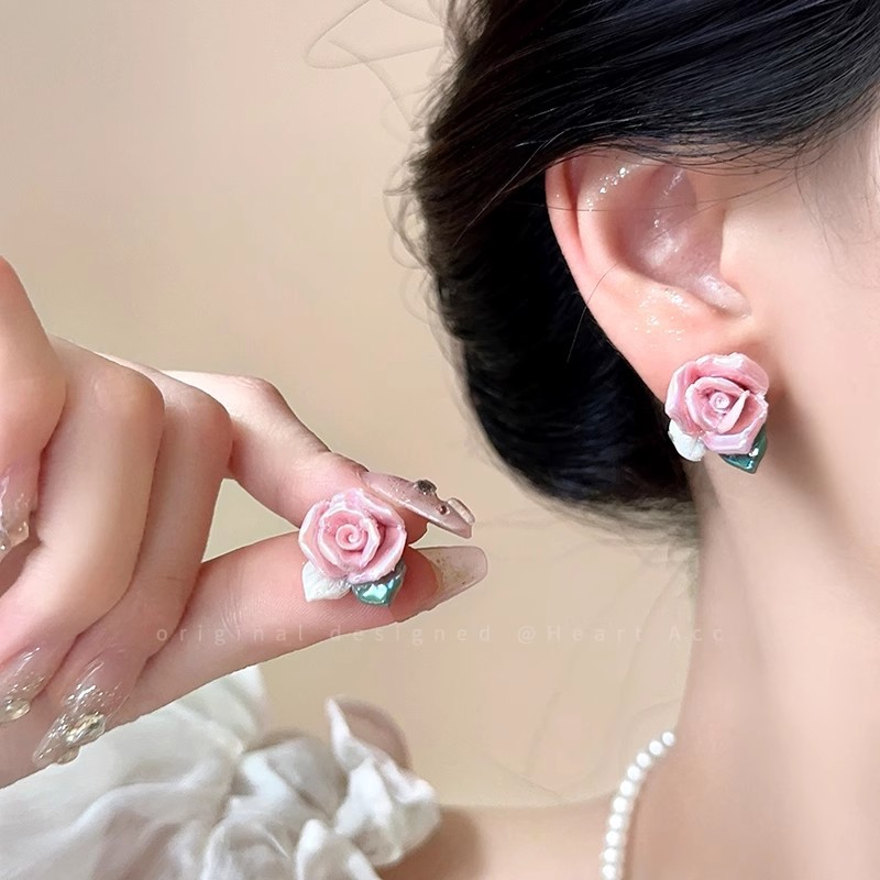 French retro rose flower tassel long earrings, a niche design sense, high-end stud earrings, delicate and sweet earrings for women Specification drawing