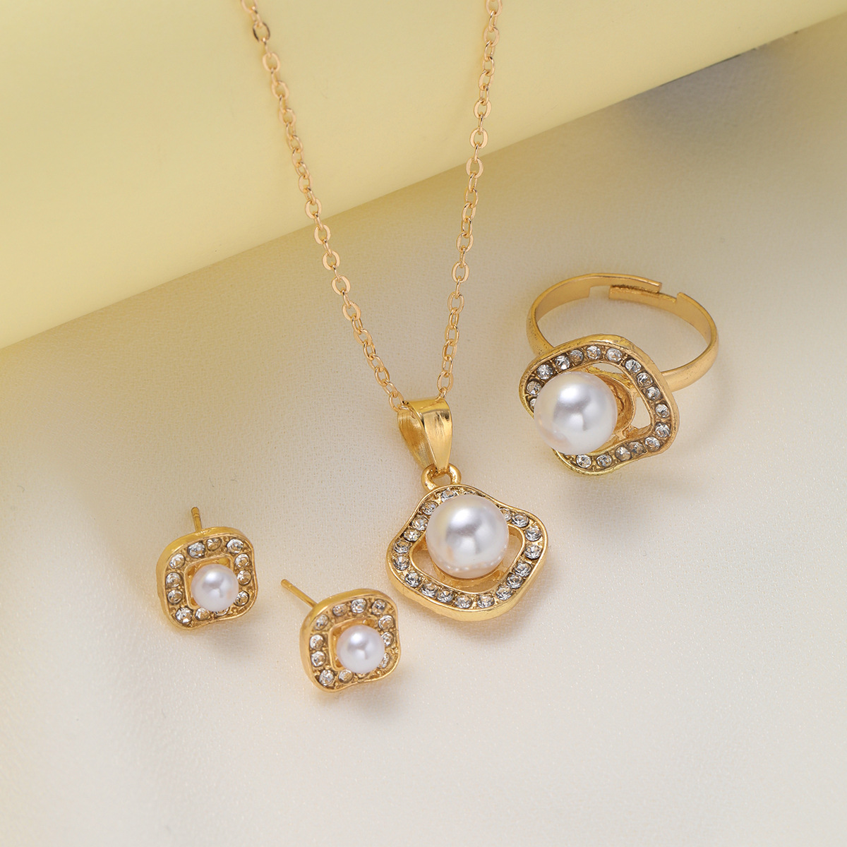 A new cross-border fashion, creative and high-end design set of square imitation pearl earrings, rings and necklaces with rhinestones Specification drawing