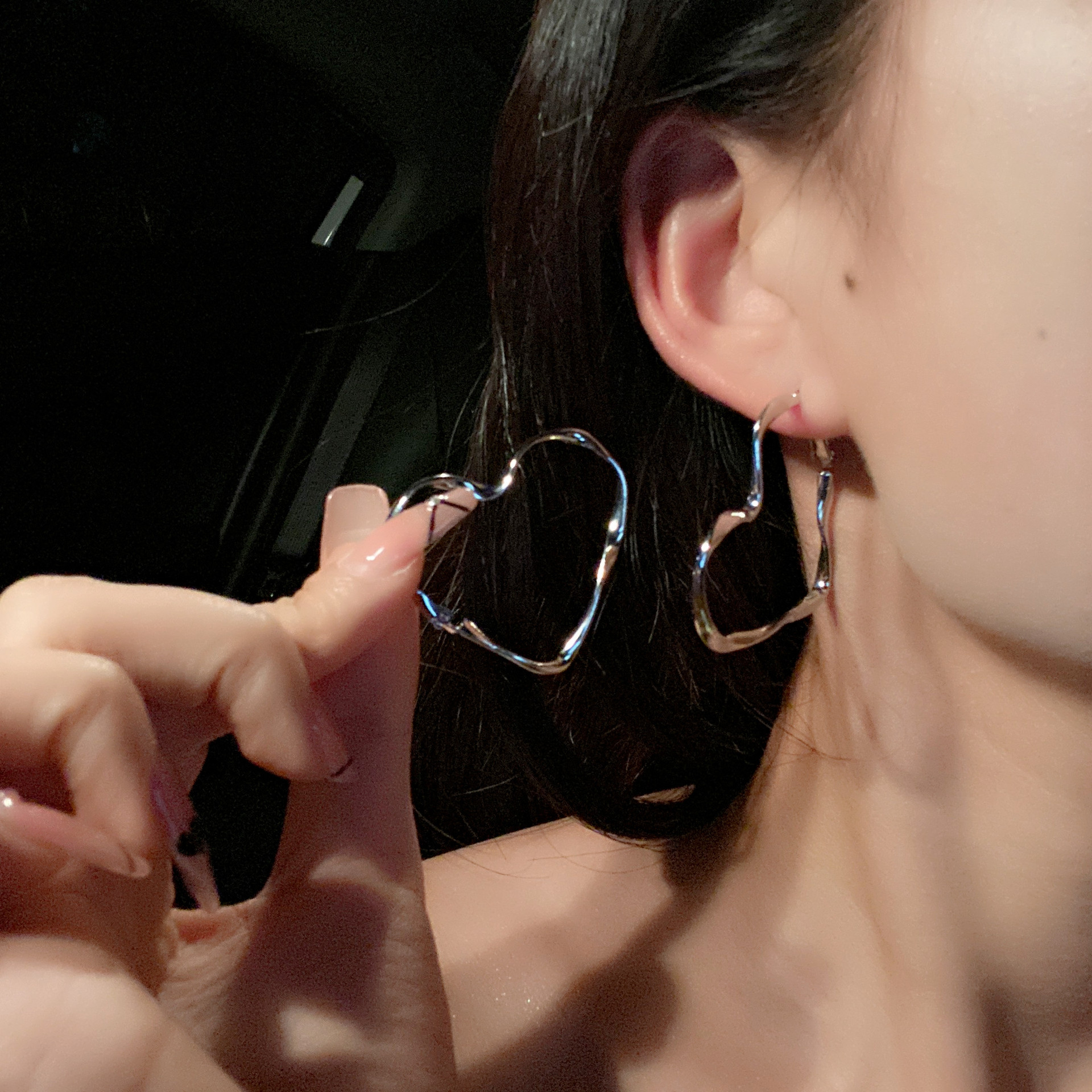 s925 Silver Needle Twisted Heart Exaggerated earrings, a high-end female fashion, versatile ear buckles, a cold style accessory details Picture