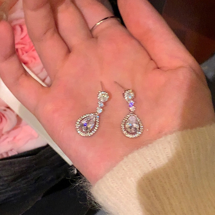 Micro-inlaid zircon light luxury exquisite teardrop ear studs, niche high-end feel, Korean-style earrings, stylish and versatile, trendy earrings Specification drawing