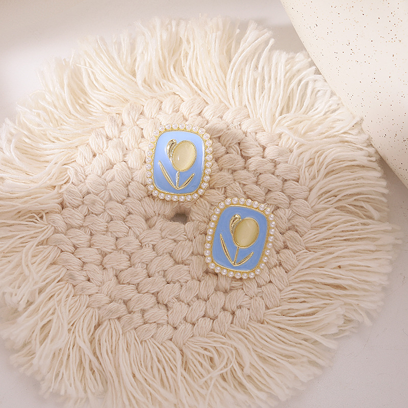 S925 Silver Needle Korean-style cat's eye stone tulip blue oil-dripping square pearl stud earrings exude a gentle and elegant charm full figure