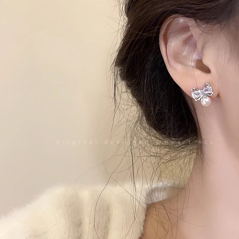 Bow pearl stud earrings for women, light luxury and high-end exquisite earrings, 2025 new bestseller earrings, Yiwu accessories Application Scenario