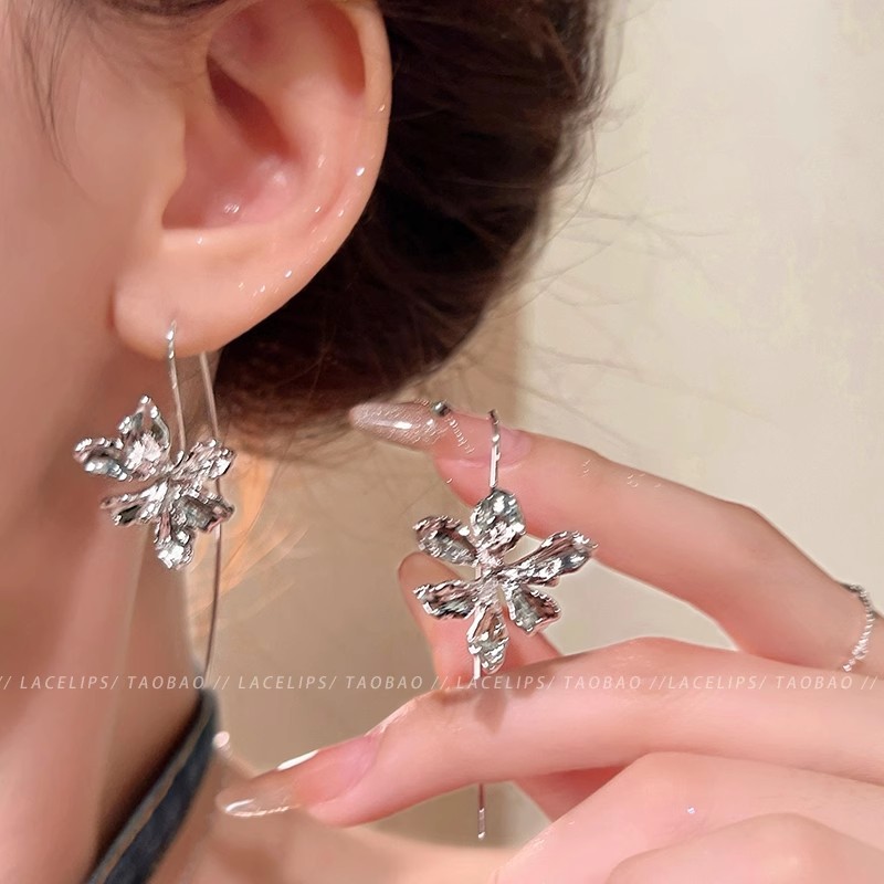 Iris Story French Texture Petal Earrings, women's light luxury high-end earrings, niche design fashionable earrings Application Scenario