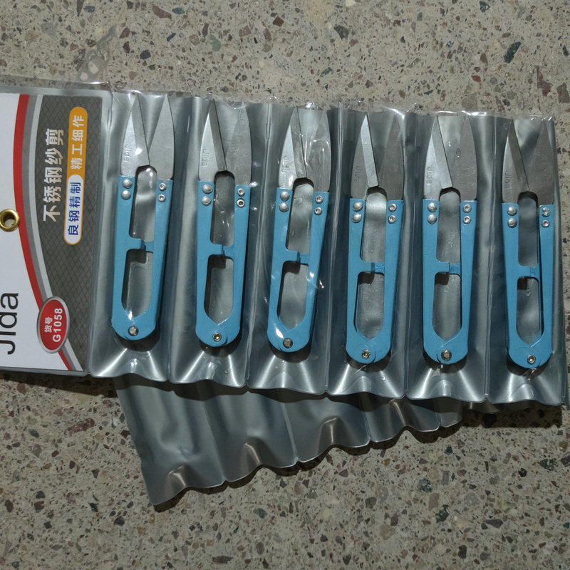 Gilida stainless steel spring shears, powder-coated tailor scissors, household thread trimming, cross-stitch tools, U-shaped shears Application Scenario
