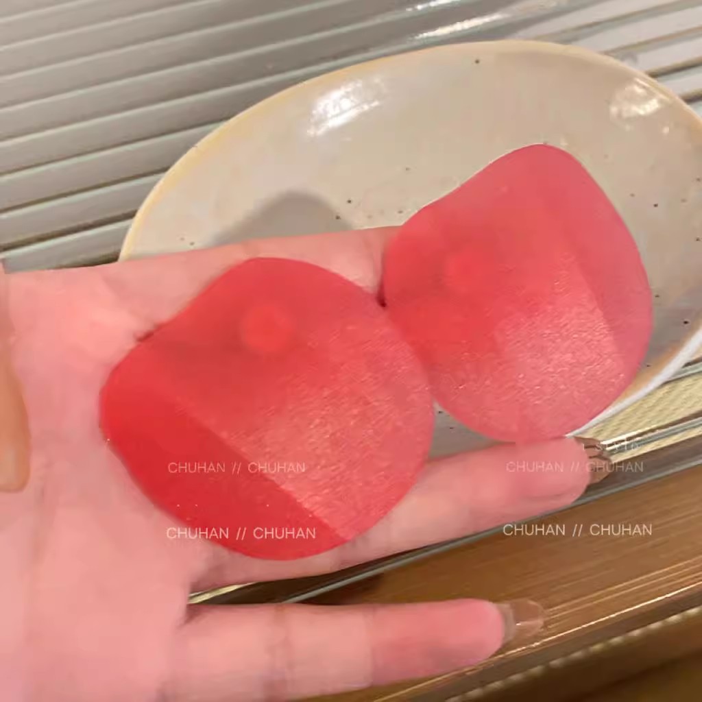 Faye Wong's Spring Festival Gala style shrimp chip earrings, exaggerated, individual, fashionable and elegant stud earrings, 2025 new light luxury earrings for women details Picture