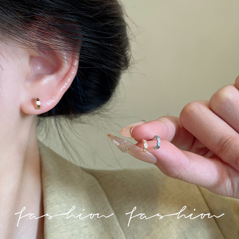 Personalized European and American style light luxury diamond-encrusted stud earrings, niche design sense earrings, internet-famous simple mini set of earrings for women Application Scenario