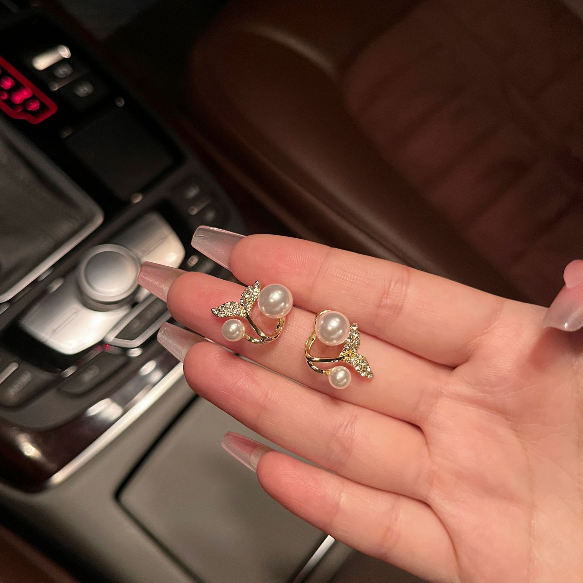 S925 Silver Needle fishtail Pearl Earrings, a new trendy style, with a niche design and a dual-wear earring details Picture