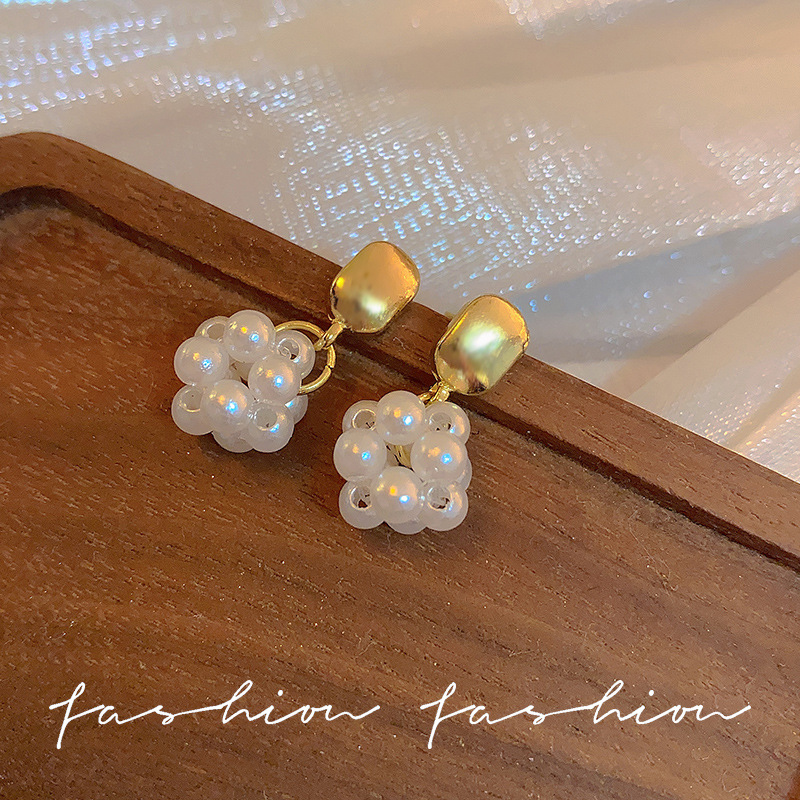 925 Silver Needle Stud Earrings, Rice Grain Pearl Elegant Earrings, Live-streaming bestseller wholesale Stud earrings, versatile, personalized and small earrings Application Scenario