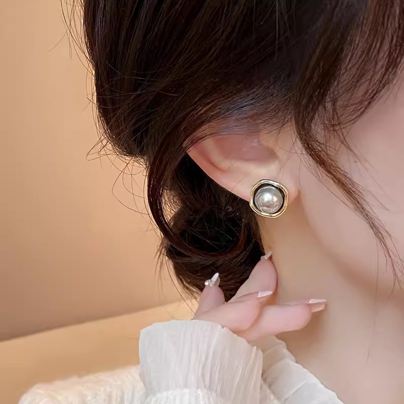 S925 Silver Needle Grey Pearl French Retro Earrings, simple and elegant, versatile stud earrings, commuting earrings for women details Picture