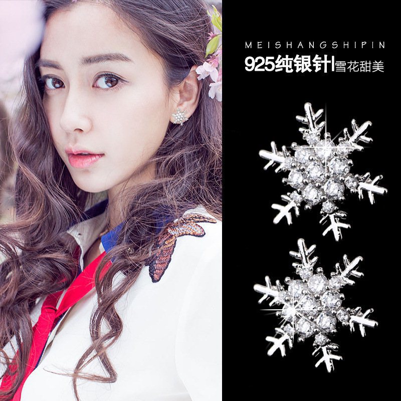S925 Silver Needle, fresh and versatile, elegant snowflake stud earrings, Korean diamond-encrusted earrings, simple and elegant ice and snow earrings details Picture