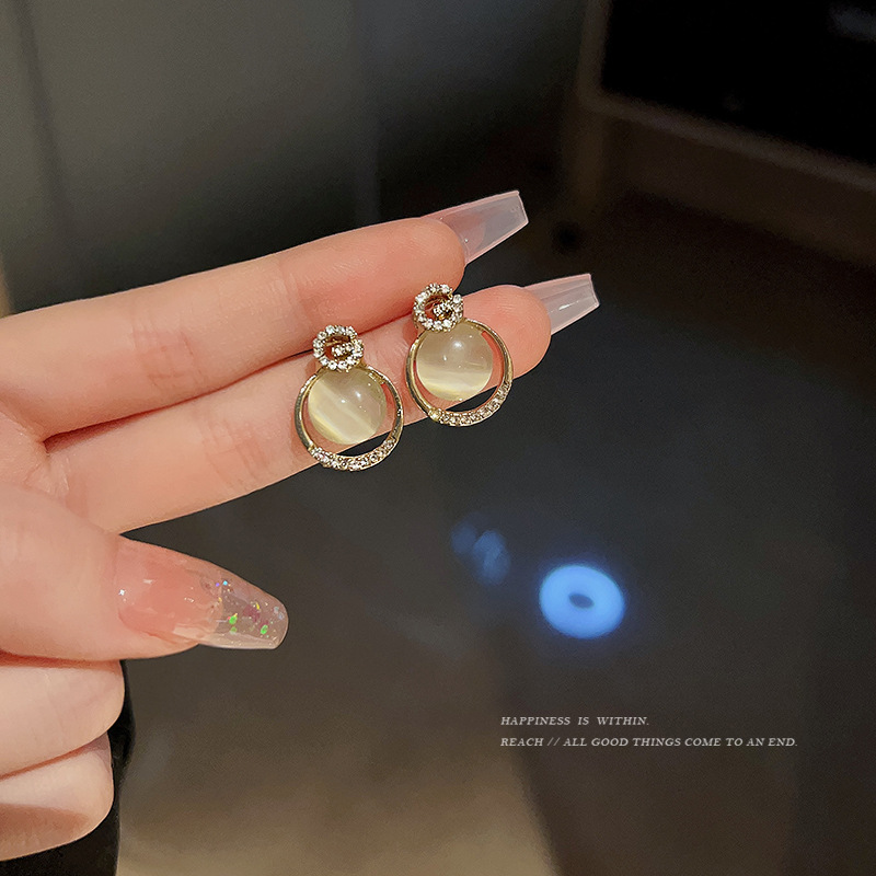 Light luxury and high-end, letter cat's eye stone ear studs, feminine charm, ins style earrings, 2023 new trendy earrings wholesale full figure