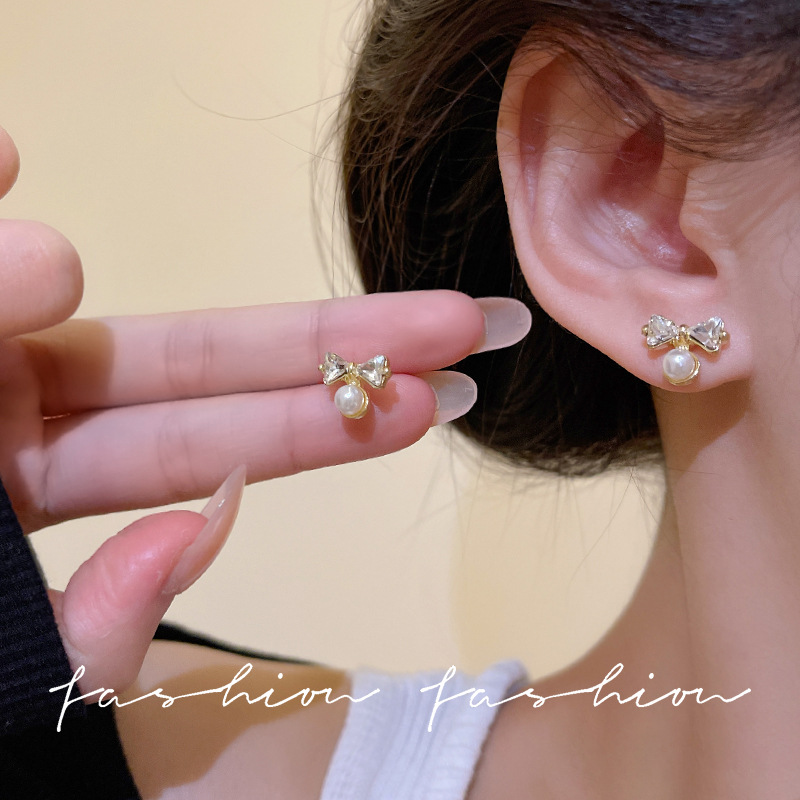 925 Silver needle bow pearl Stud earrings for Women, small, exquisite and high-end style, French retro high-end style earrings Application Scenario