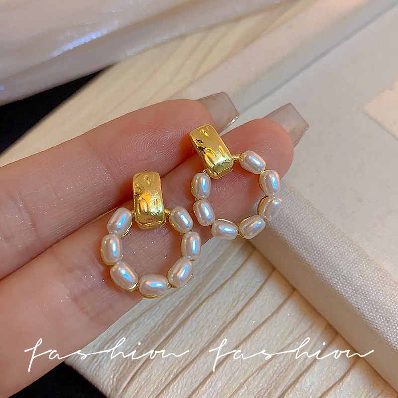 925 Silver needle high-end, niche pearl earrings, retro Hong Kong style, small and exquisite, elegant stud earrings details Picture