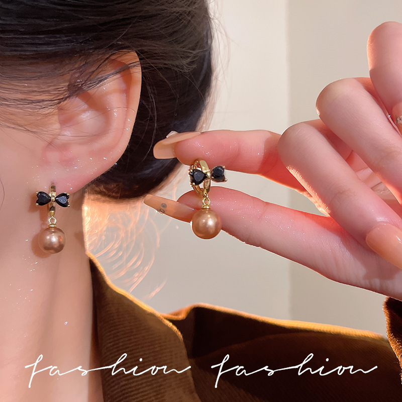 Black rhinestone bow stud earrings, Hong Kong-style retro pearl earrings, ear buckles, light luxury, niche and elegant earrings for women details Picture