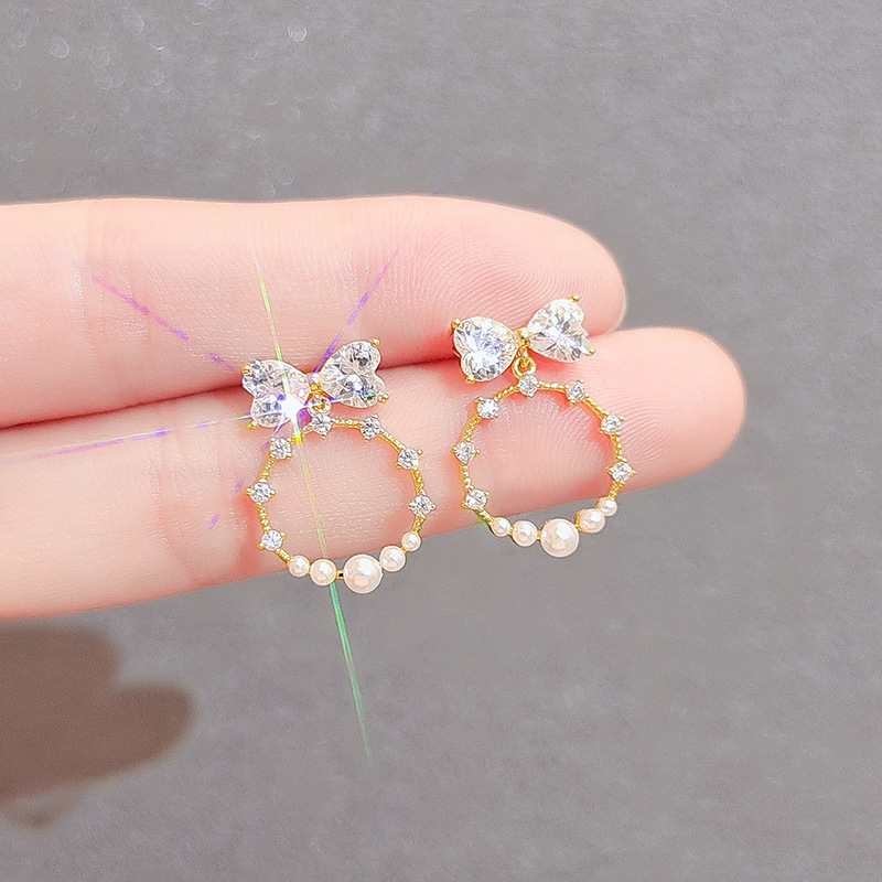 S925 Silver needle, Japanese and Korean style geometric circle bow, diamond-encrusted stud earrings, female Internet celebrity, personalized and versatile, trendy earrings and earrings Application Scenario