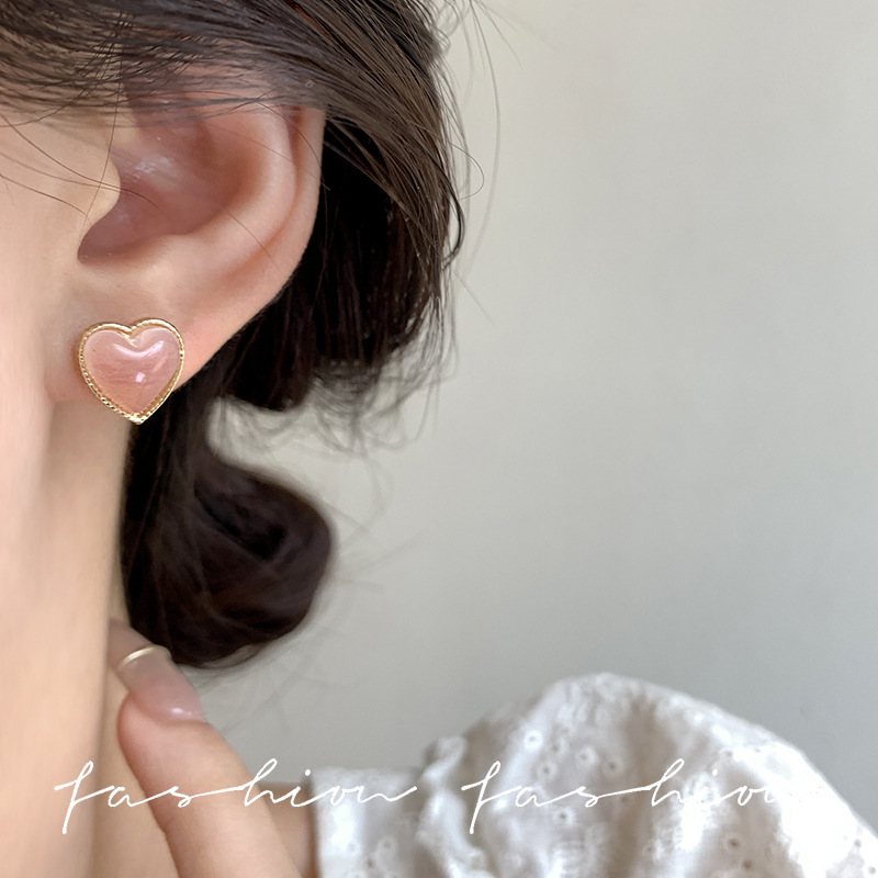 925 Silver Needle Unique, small and exquisite heart-shaped stud earrings, niche, simple and versatile, commuting high-end design earrings for women Application Scenario