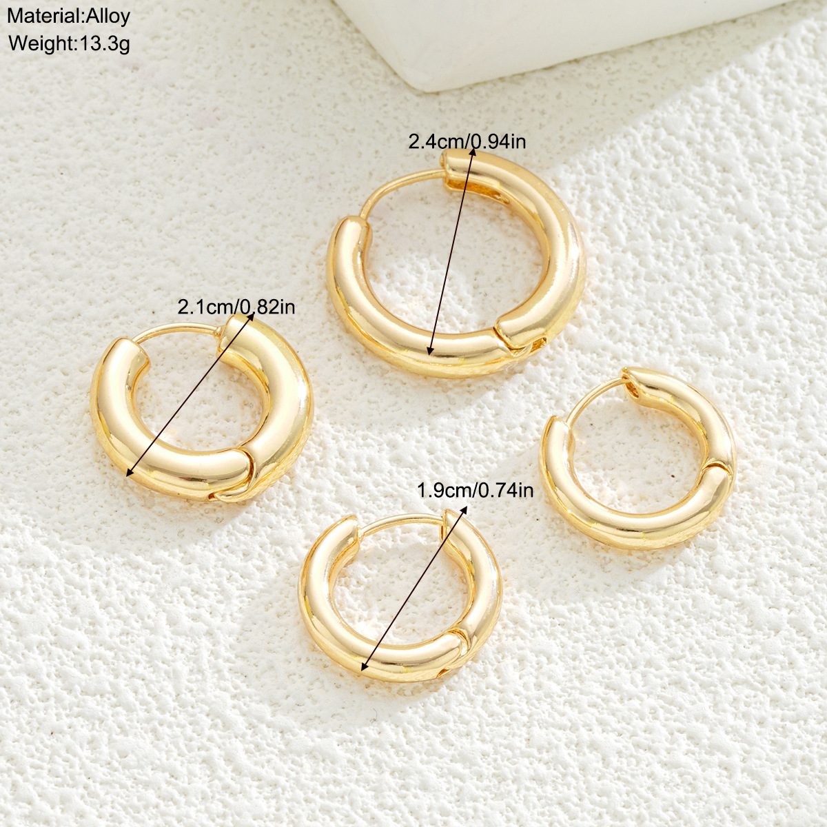 A new set of 4-piece, simple and elegant round C-shaped alloy earrings from Europe and America, with bold and high-end female ear buckles and ear rings details Picture