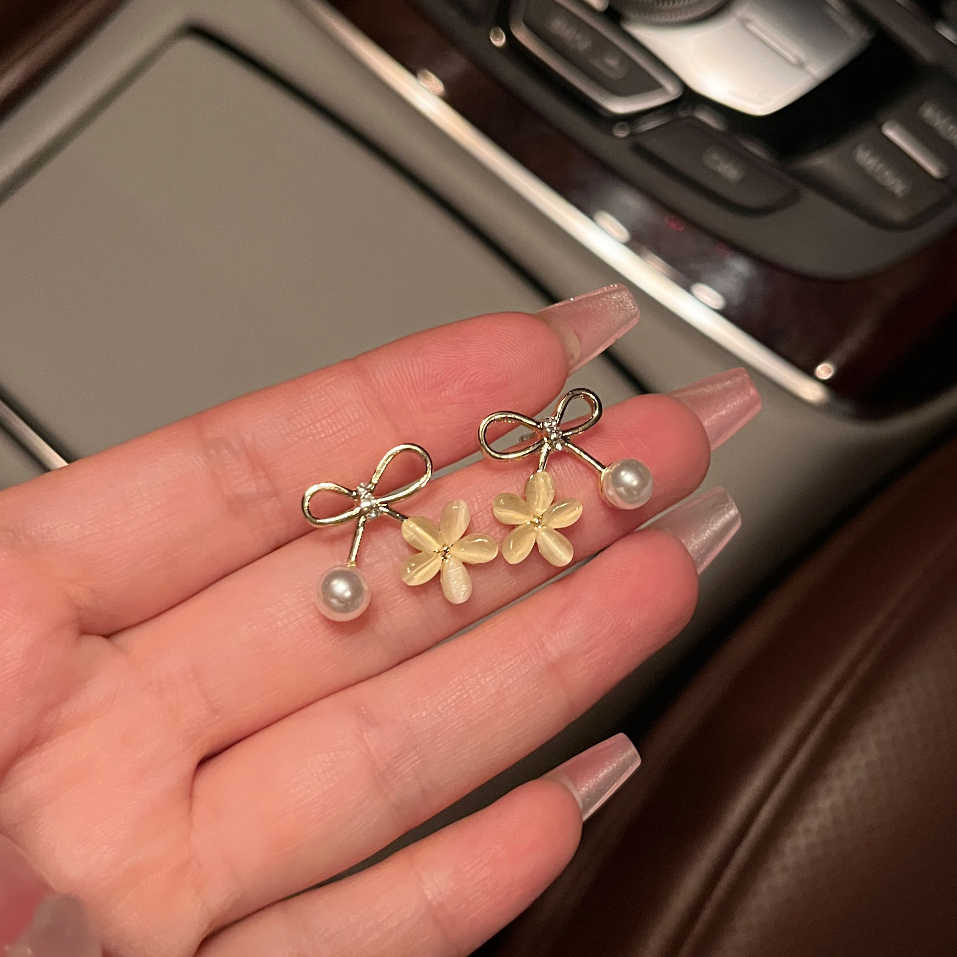 S925 Silver needle cat's Eye stone small flower ear Stud, with a unique design sense and an extremely ethereal and exquisite bow forest-themed earrings, a new style Application Scenario