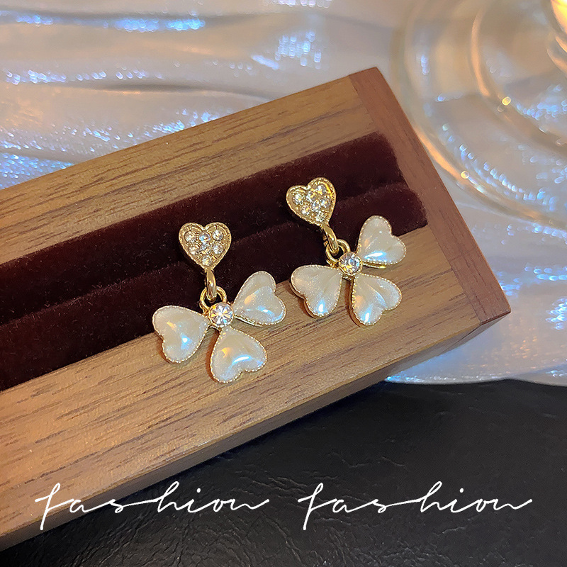 High-end French heart-shaped flower stud earrings for women, 925 silver needle long tassel earrings, a niche design for commuting earrings full figure