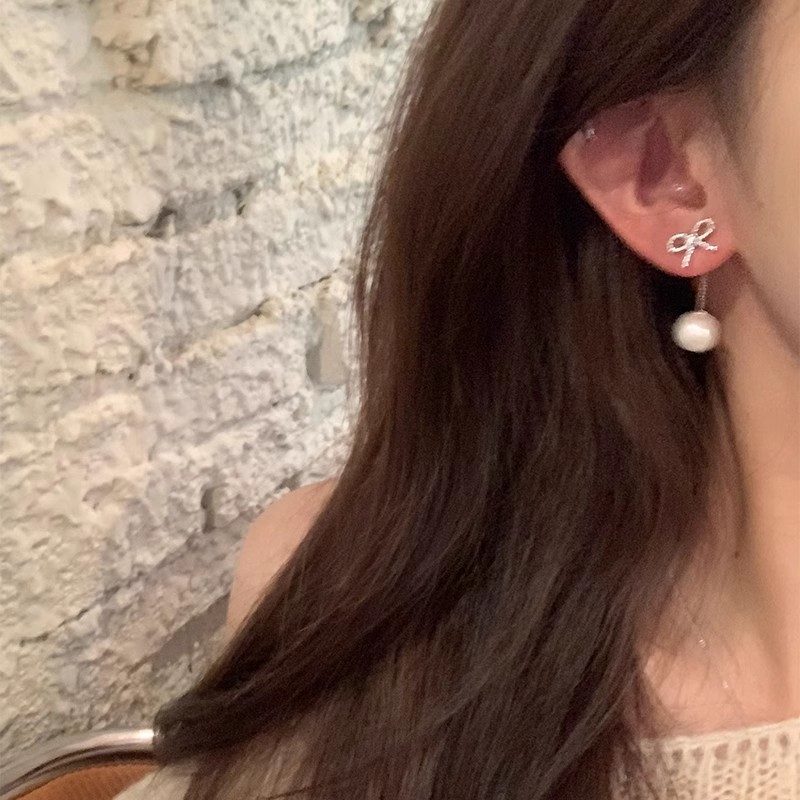 Sparkling butterfly pearl tassel stud earrings, women's light luxury high-end fashion earrings, niche design, versatile earrings Application Scenario