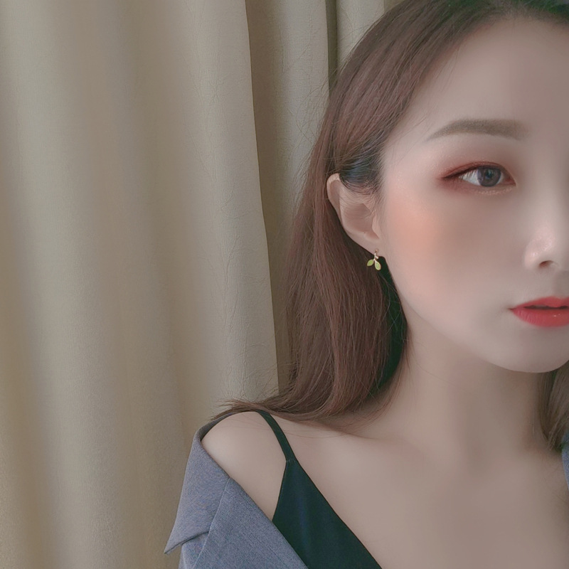 S925 Silver Needle Green Leaf Earrings, cute student, simple girl, fresh green leaf stud earrings Application Scenario